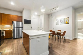 Luxury 2BR Loft River Walk Views with Pool and Gym